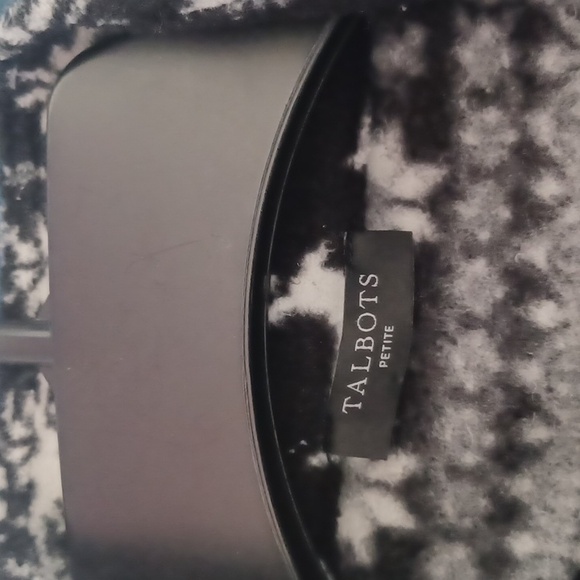 Talbots Women's Black and White Zip-Up Fleece Top - Picture 4 of 5